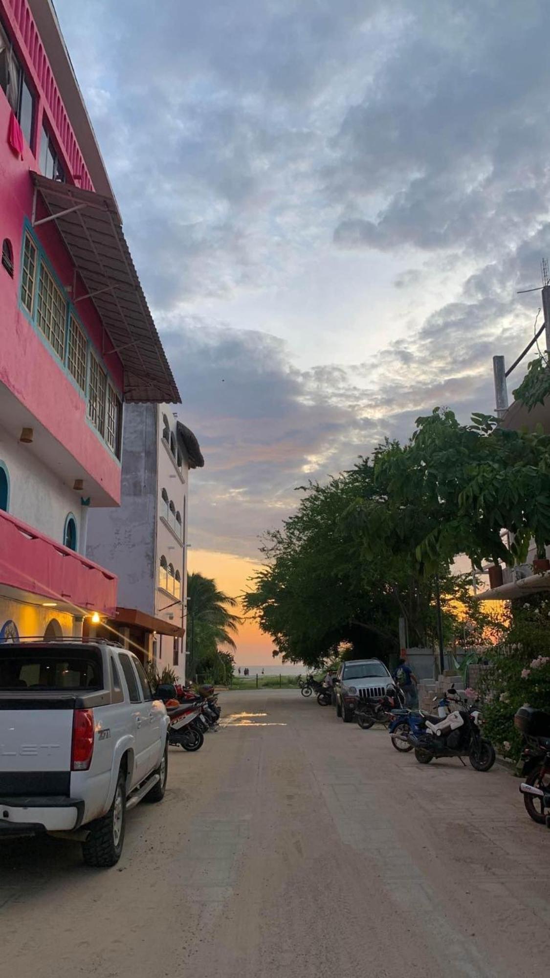 Surf Paradise Zicatela Hotel Puerto Escondido  Exterior photo